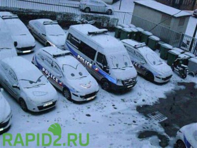 car-humor-funny-winter-police-meanwhile-in-france-cars-faces.jpg